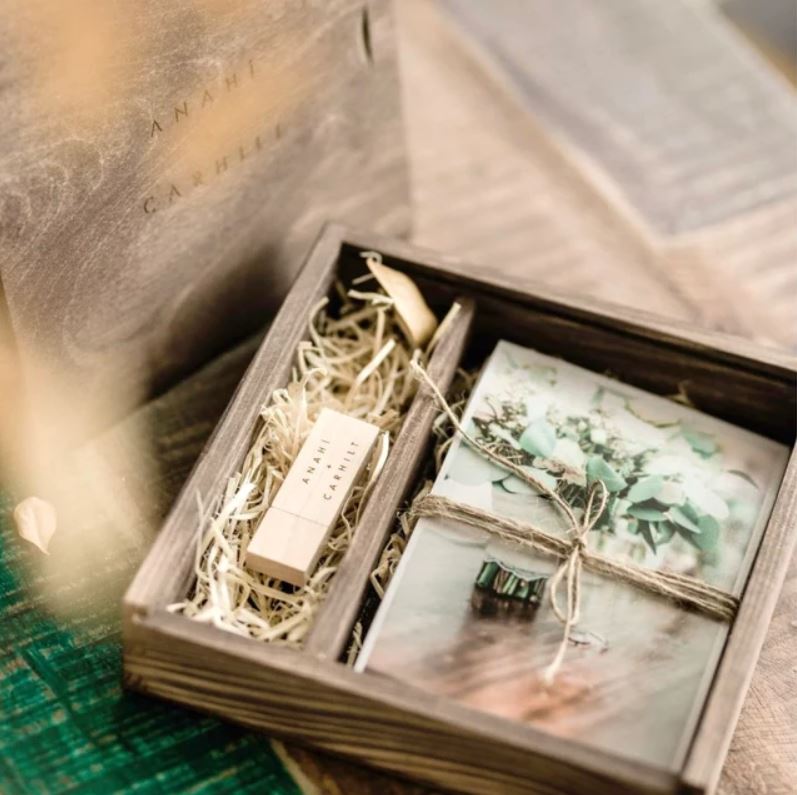 Fotobox aus Holz mit USB-Stick