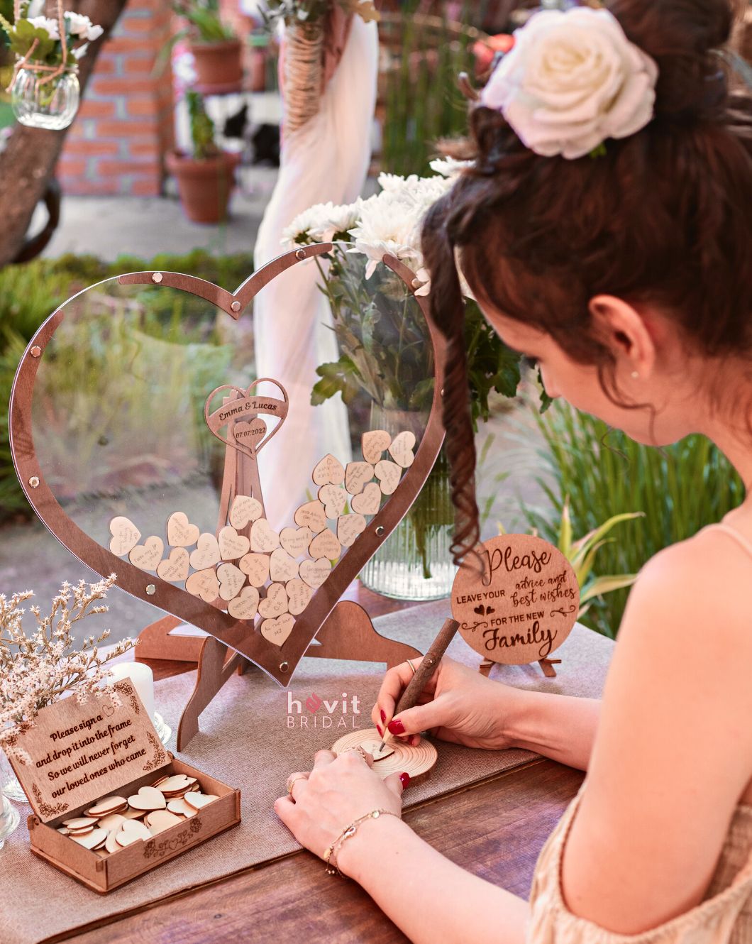 Gästebuch zur Hochzeit mit Holzherzen