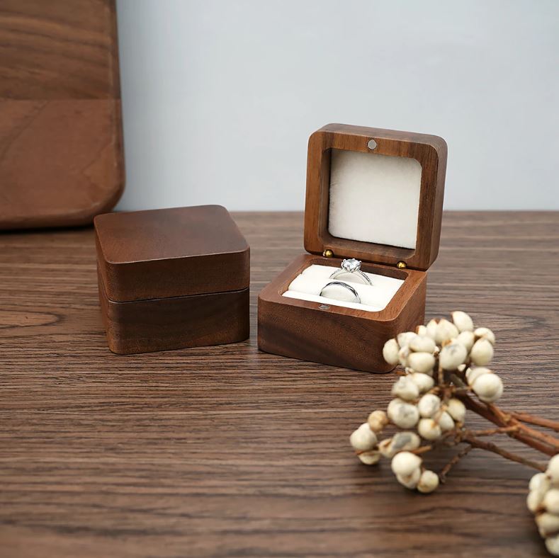 Ringschatulle aus Holz zur Hochzeit