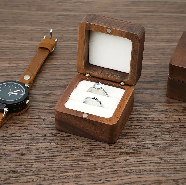 Ringschatulle aus Holz zur Hochzeit