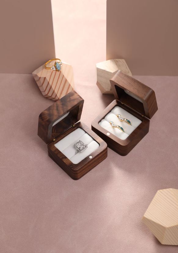Ringschatulle aus Holz zur Hochzeit