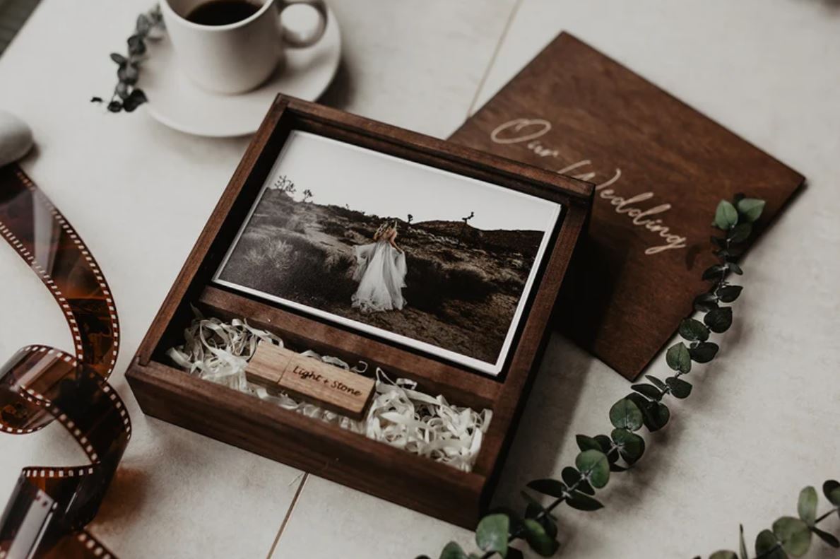 Fotobox aus Holz mit USB-Stick 