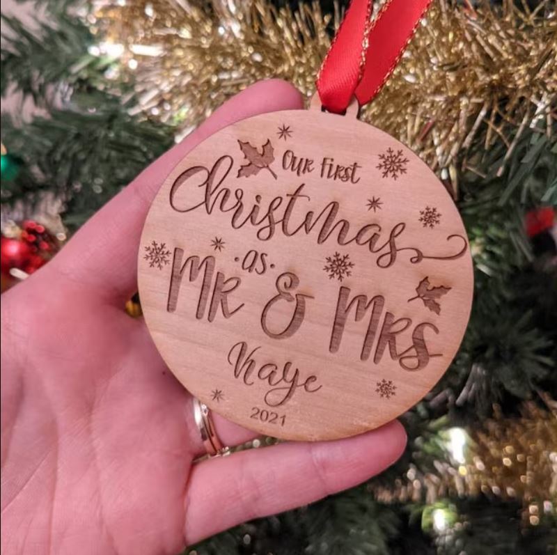 Unser erstes Weihnachten als Herr und Frau - Holzornament